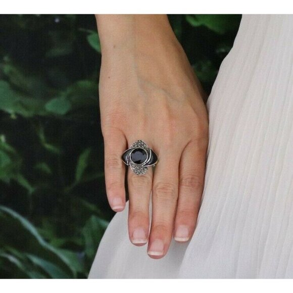 Sterling Silver Onyx and Marcasite Ring Size 6 1/4 - Picture 2 of 9